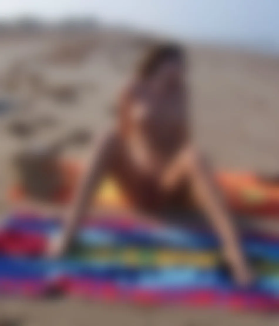 Dora, 23 ans, assume son désir de liberté et de sensualité 2 dora 03 jpg